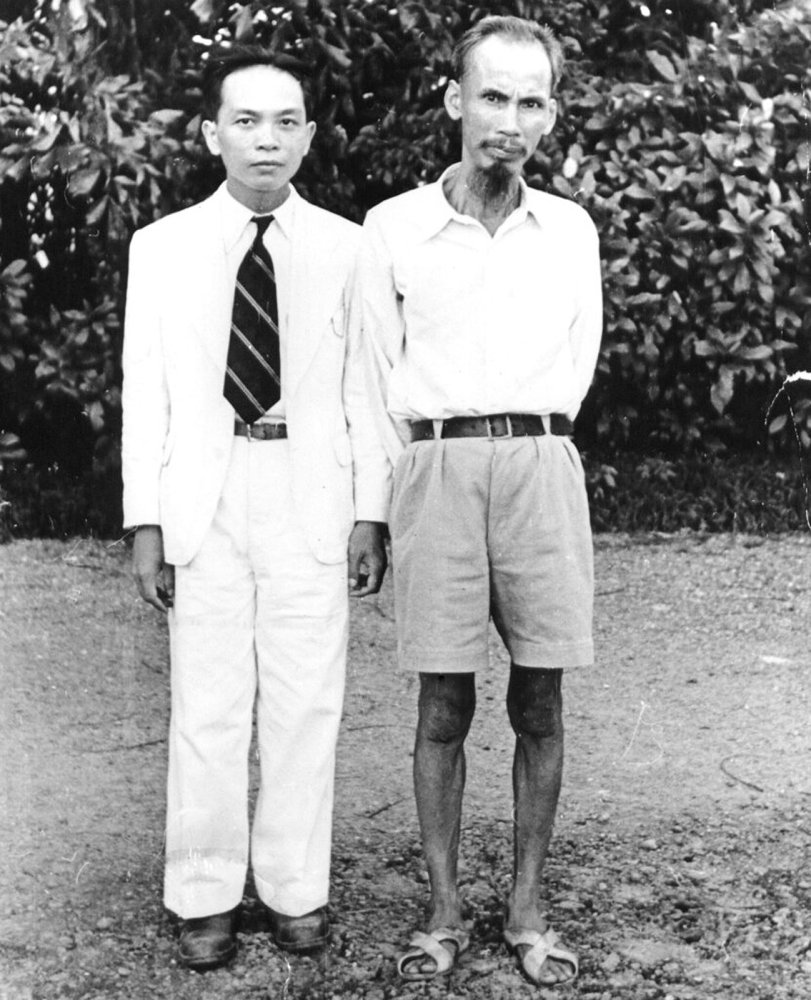 With which combatant nation did future Communist Vietnamese leader Hồ Chí Minh (right on photo) cooperate militarily during World War II?