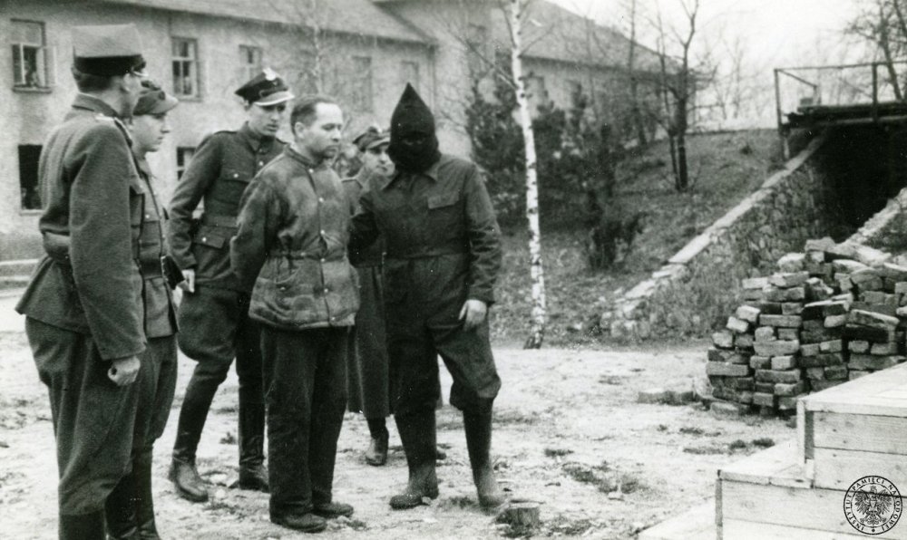 SS officer Rudolf Höss was executed after the war for his role in the Holocaust, including the introduction of Zyklon B as the killing agent in gas chambers. Which concentration camp was he the commandant of for most of the war?