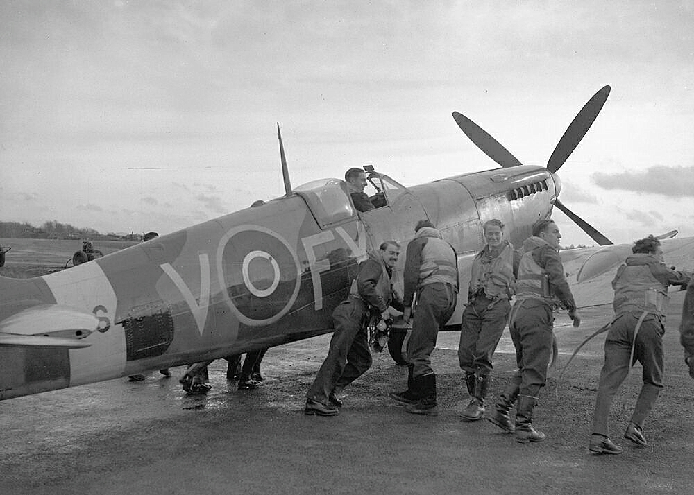 The legendary Supermarine Spitfire had many versions. What was the distinguishing feature of the Mk. XXX?