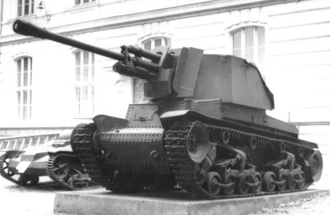 Can you identify this World War II-era armored fighting vehicle?
